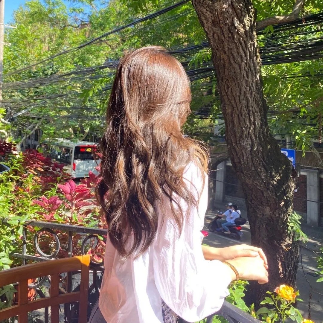 驼背人与舞女